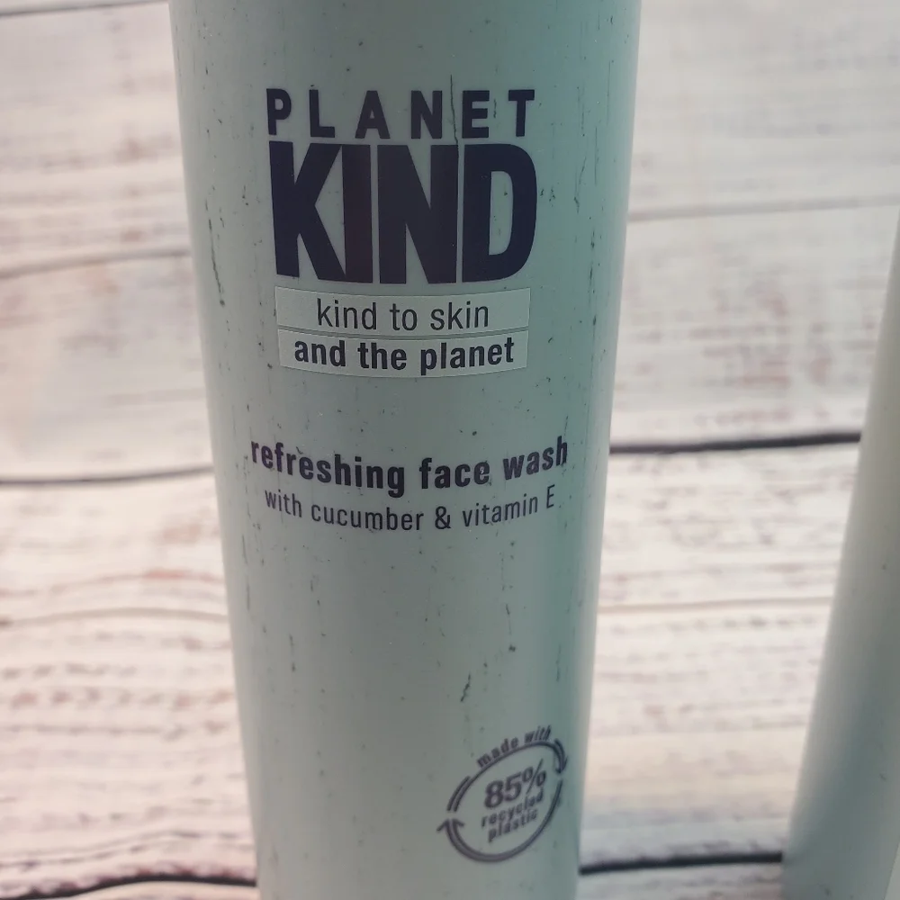 Count Gillette 6.7 Oz Planet Kind Cucumber & Vitamin E Refreshing Face Wash
